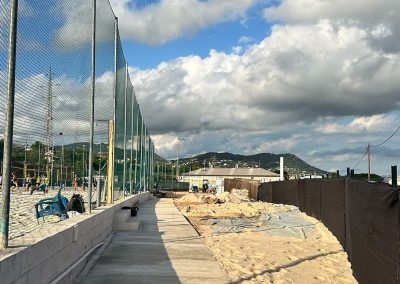 32. Xarxes perimetrals penjades i accés provisional a les pistes llest (29 de setembre)